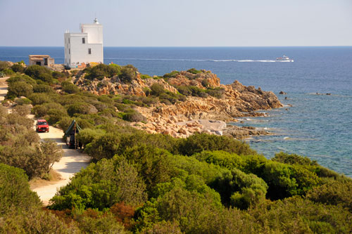 Capo Comino, Leuchtturm