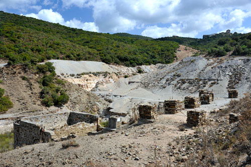 Abraumhalden bei Ingurtosu auf dem Weg zur Costa Verde