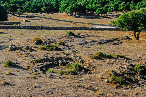 Nuraghe Loelle, Giants' tomb