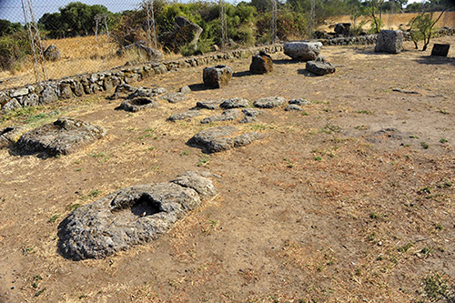 Nuraghe Losa, Roman Burial Sites