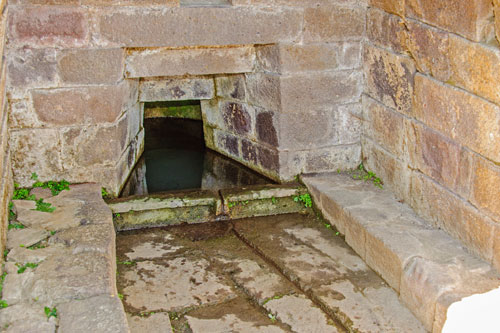 Su Tempiesu, Antechamber