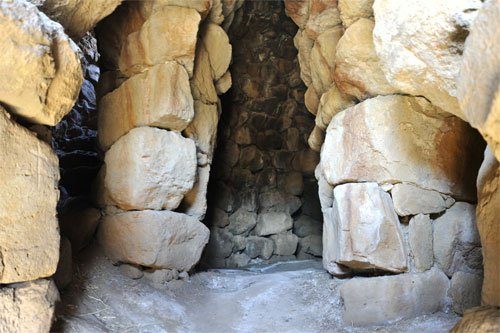 Nuraghe Sa Jua, Interior